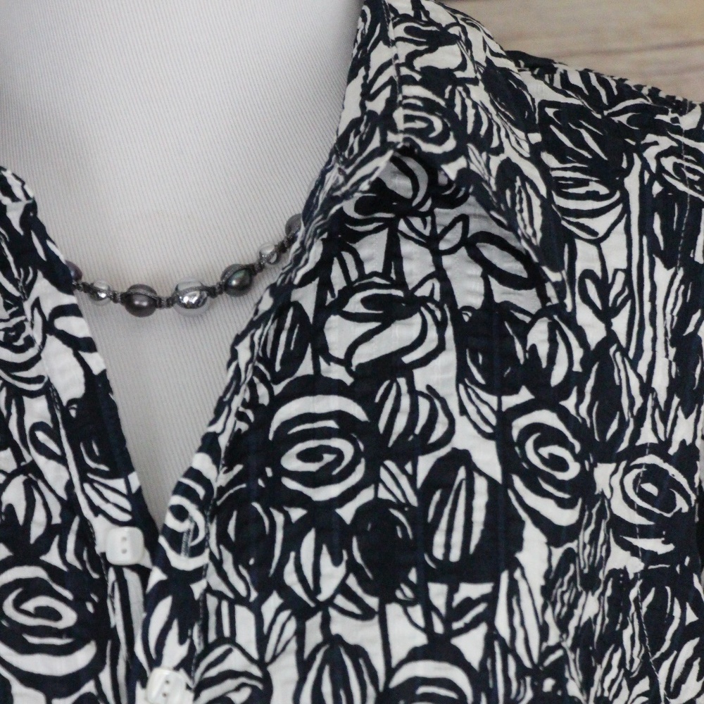 EMMA JAMES Navy and White Floral Sleeveless Top - Picture 3 of 8